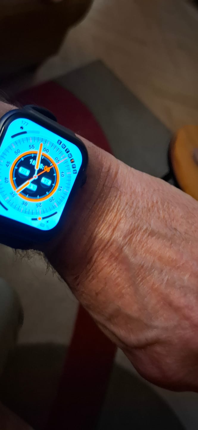Customer photo review of Smartwatch met talrijke gezondheidsfeatures / IP67 waterdichtheid / 35 dagen batterijduur / 100 Sportmodi
