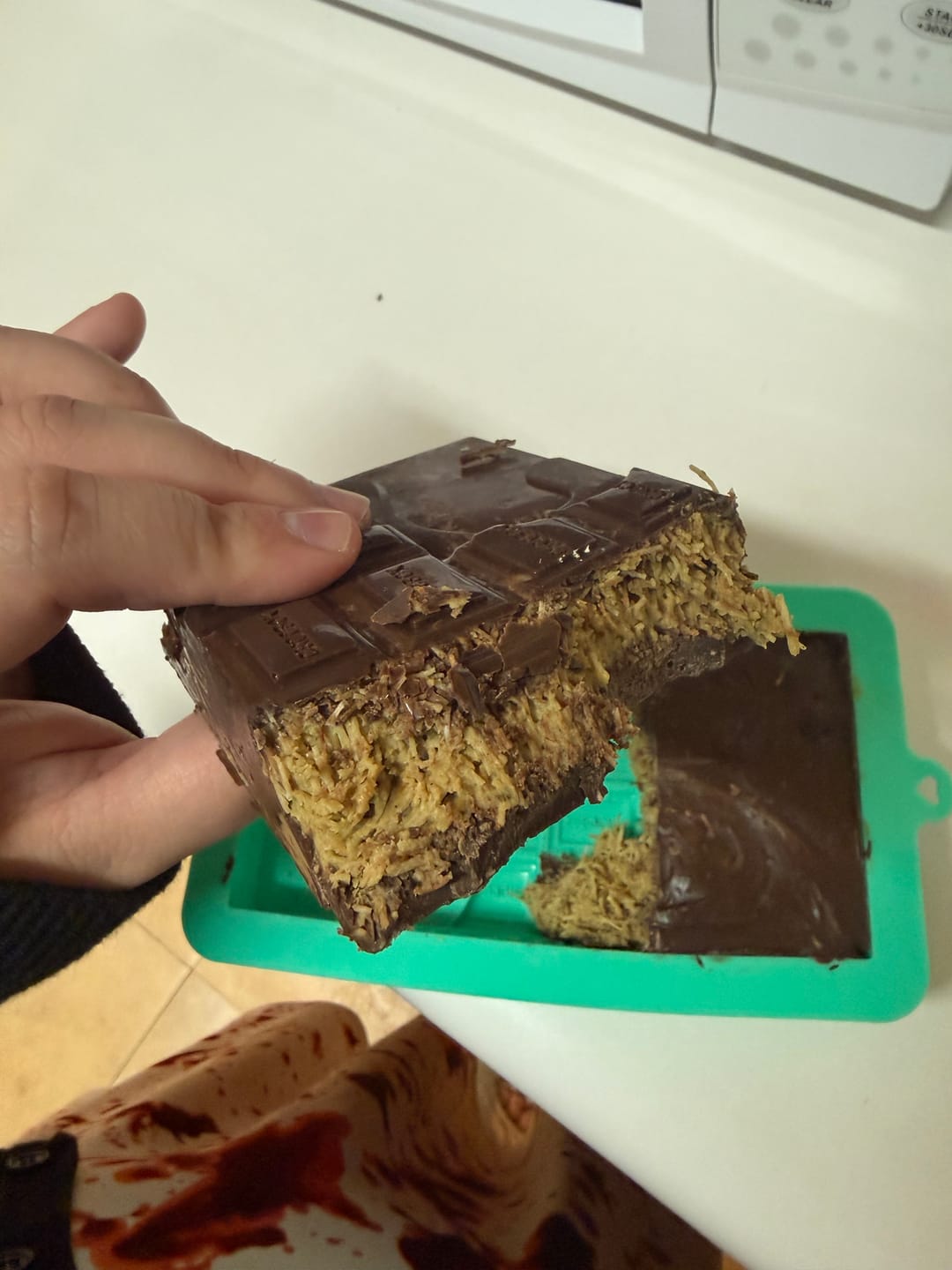 Customer photo review of Pistachio Knafeh Stuffed Chocolate Kit With Reusable Chocolate Bar Mold