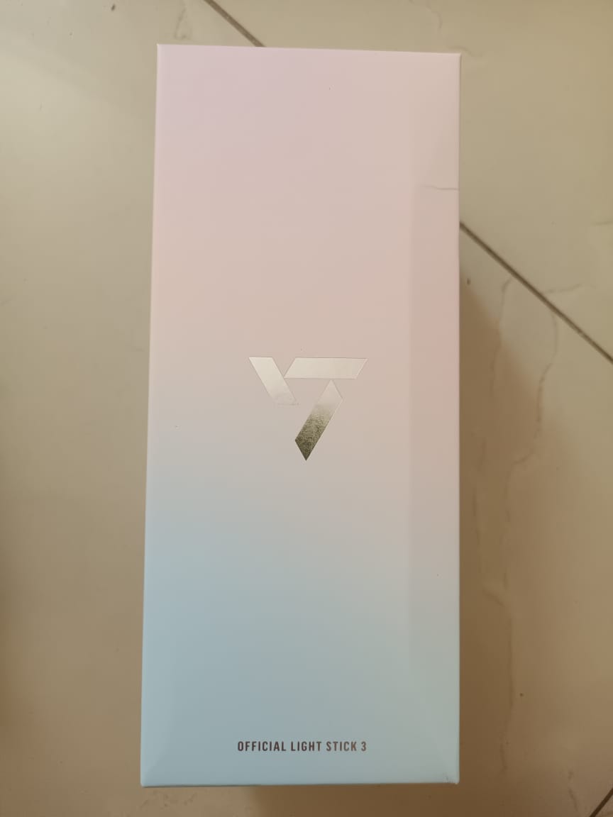 Customer photo review of SEVENTEEN - OFFICIAL LIGHT STICK VER.3