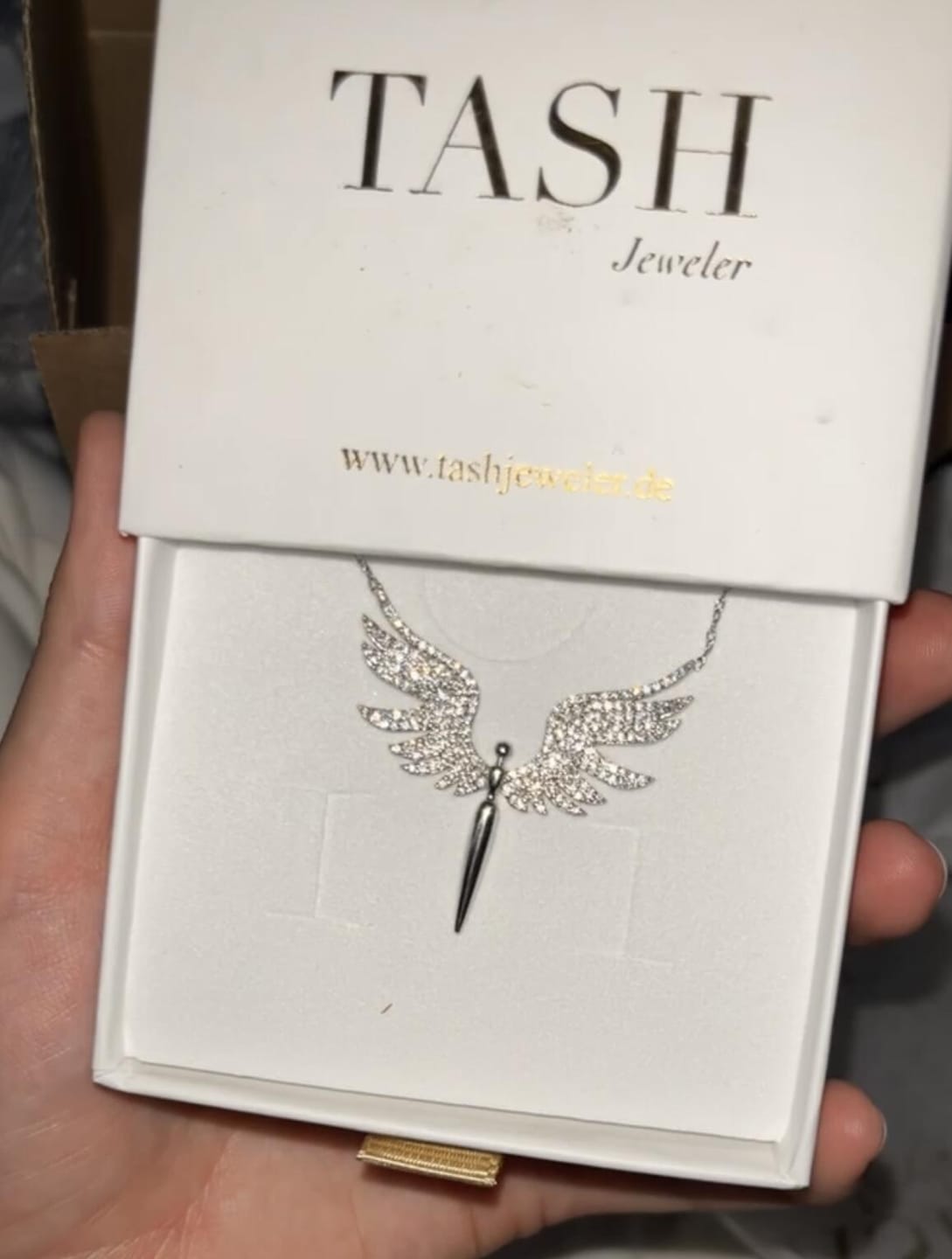 Customer photo review of Engel Halskette