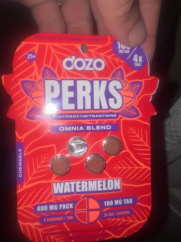 Customer photo review of 4ct 50mg Dozo PERKS 7-HYDROXYMITRAGYNINE | CHILL BERRY (MELLOW BLEND)