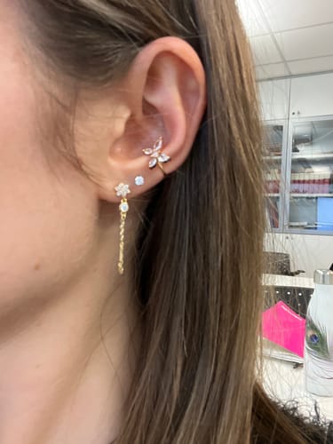 Customer photo review of Orecchini “Fiore di Luce” – Catenella con Zirconi