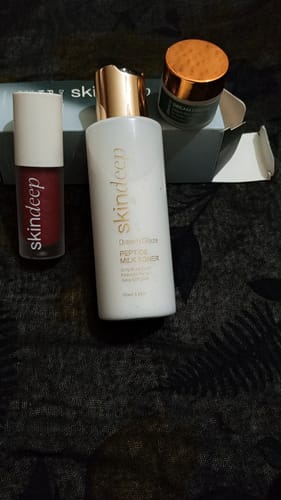 Reviewer's Hydration Dream Team set, showing the Dream Glaze Toner and Dream Cream on a dark patterned surface.