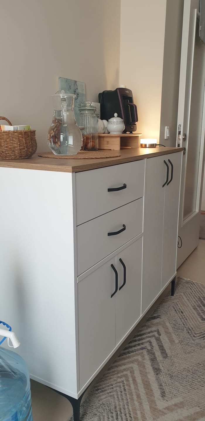 Customer photo review of Rani JE210 Kahve Köşesi Çok Amaçlı Dolap 4 Kapaklı 2 Çekmeceli Kiler Mutfak Dolabı Beyaz - Sepet Ceviz