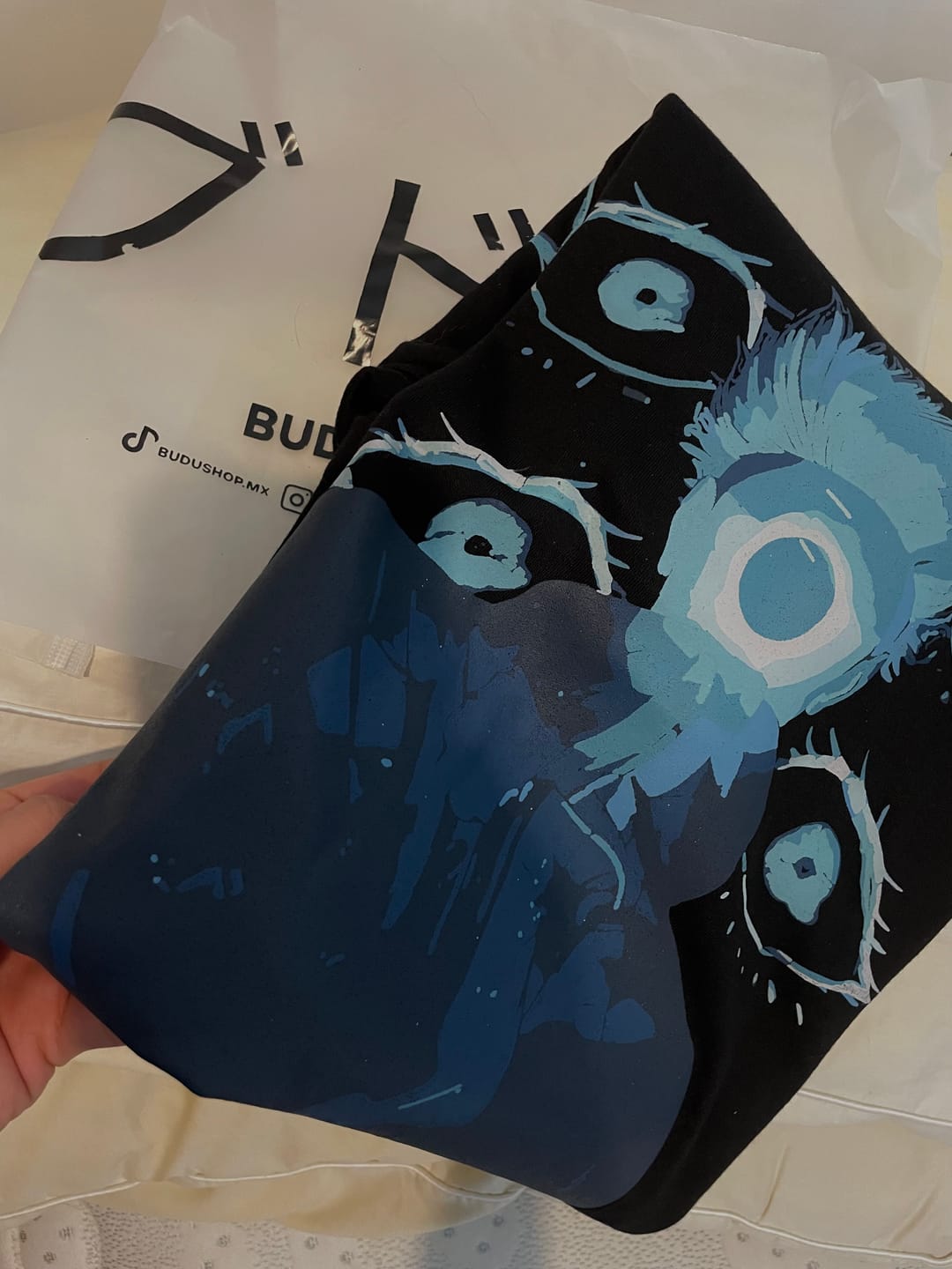 Customer photo review of Playera Drop 06 •Gojo Satoru Jujutsu Kaisen•