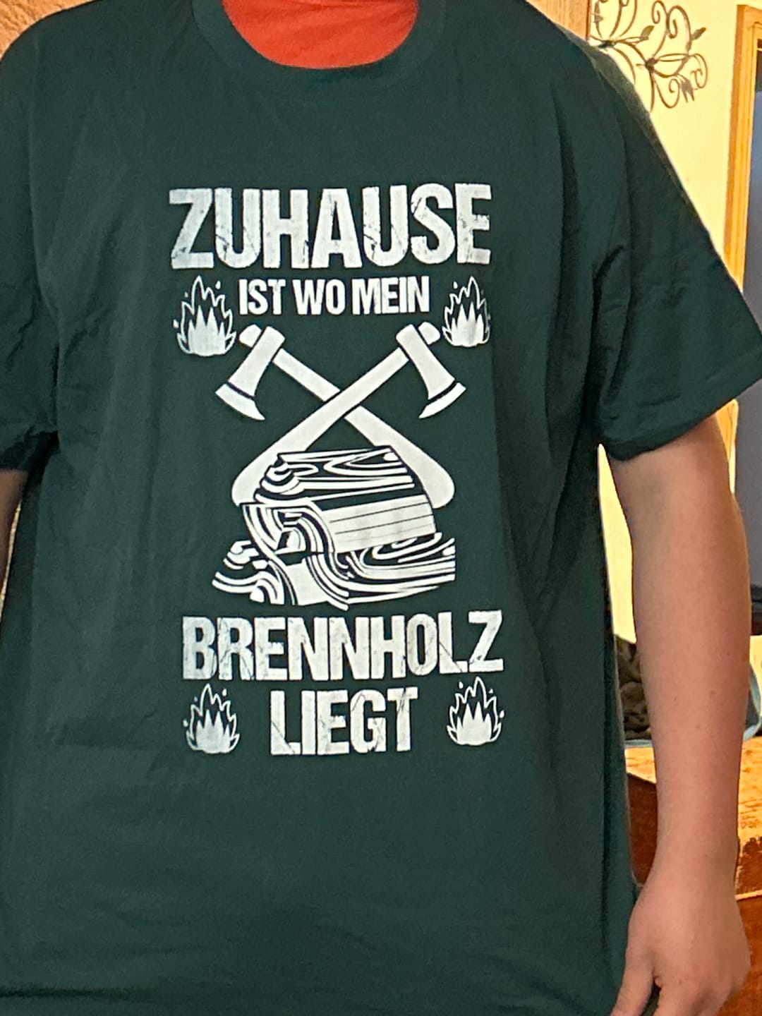 Customer photo review of Zuhause bei meinem Brennholz - Unisex Premium Bio Shirt