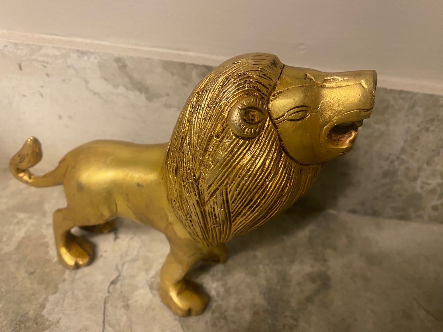 Customer photo review of Handcrafted Solid Brass Lion Vastu Idol | Vastu Remedy for South Direction Protection & Courage Energy for Main Entrances |16×6×14 cm | 985g