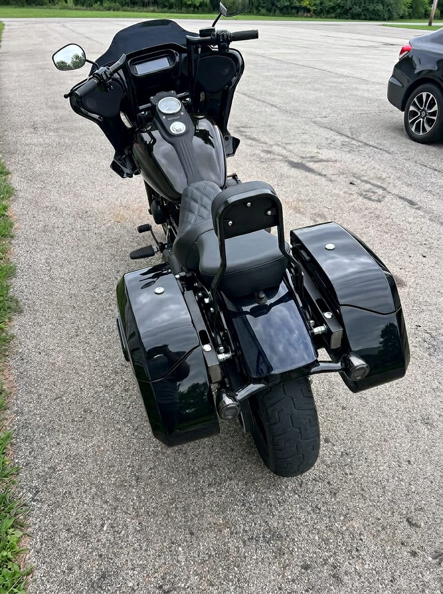 Customer photo review of 36L - Lamellar Raven Extra Large Shock Cut-out Painted Hard Saddlebags for Harley Dyna Street Bob FXDB/I