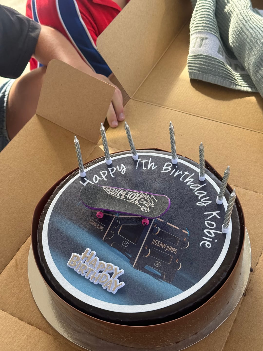 Customer photo review of 20 cm Pre-cut Circle Custom Edible Icing Image