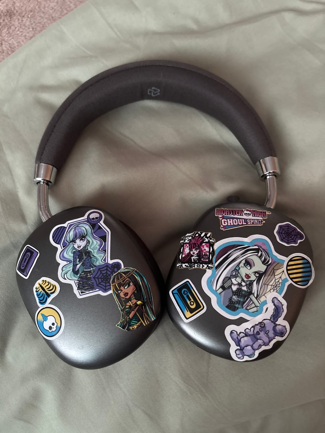 Customer photo review of Audifonos On Ear STF Cherry Max 19 Hrs Gris