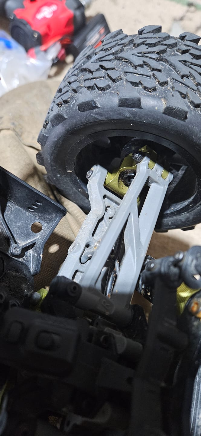 Customer photo review of Aluminum Rear Steering Hub For RZ001 and XTS-F10