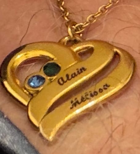 Customer photo review of Collier avec cœurs unis et pierres de naissance