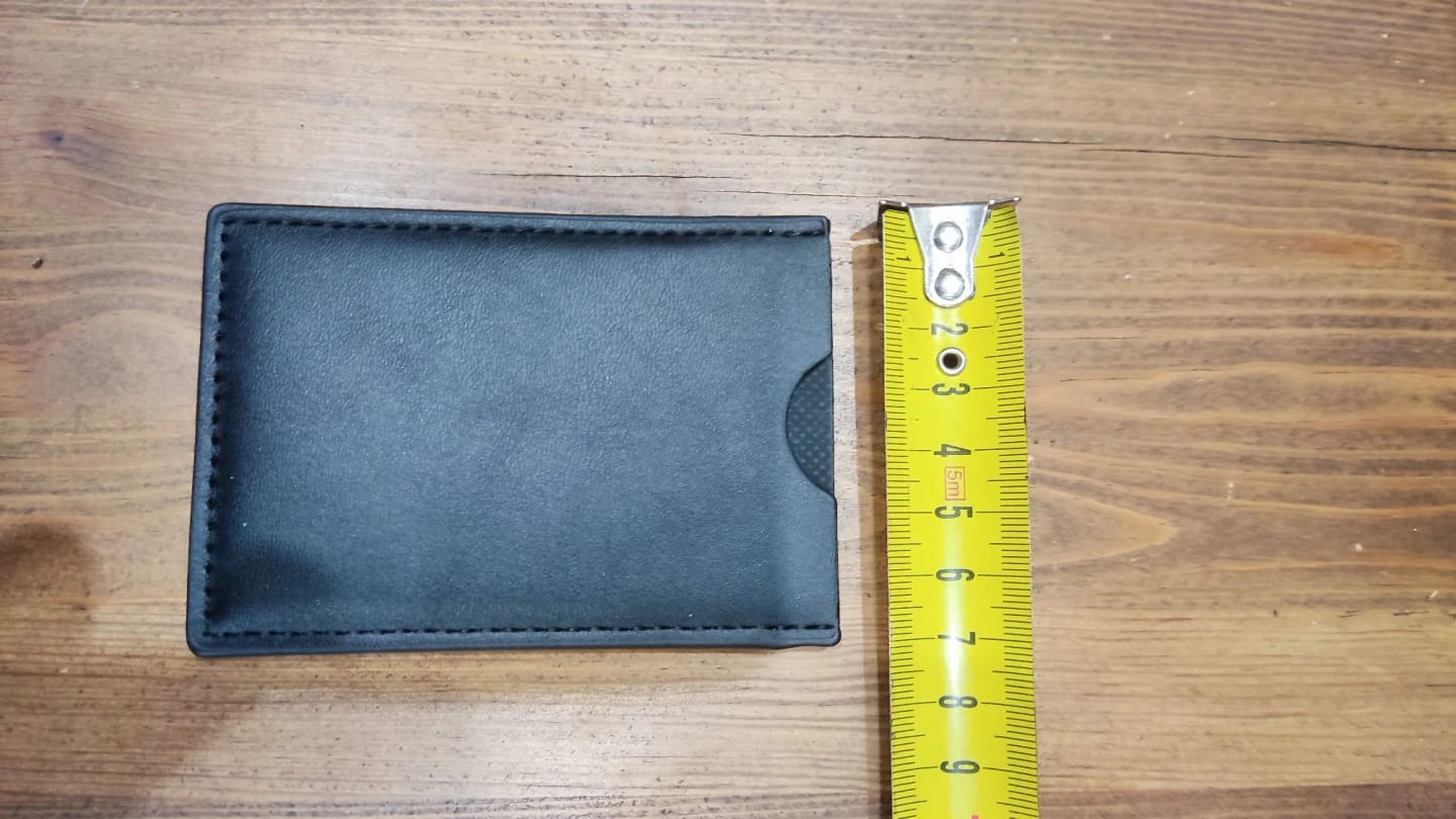 Customer photo review of Cartera Identidad Oscura