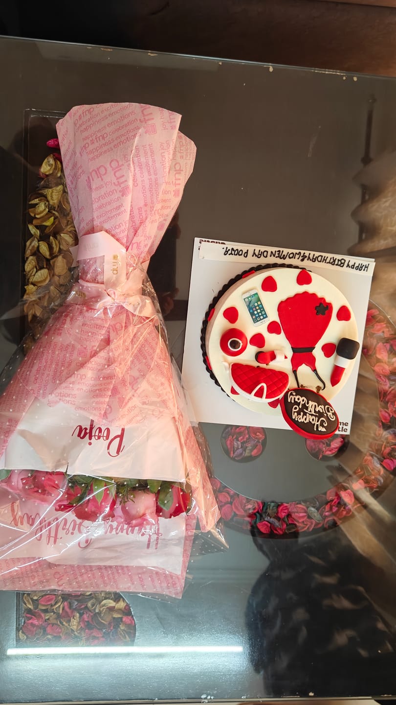 Customer photo review of Cake for a fashionista