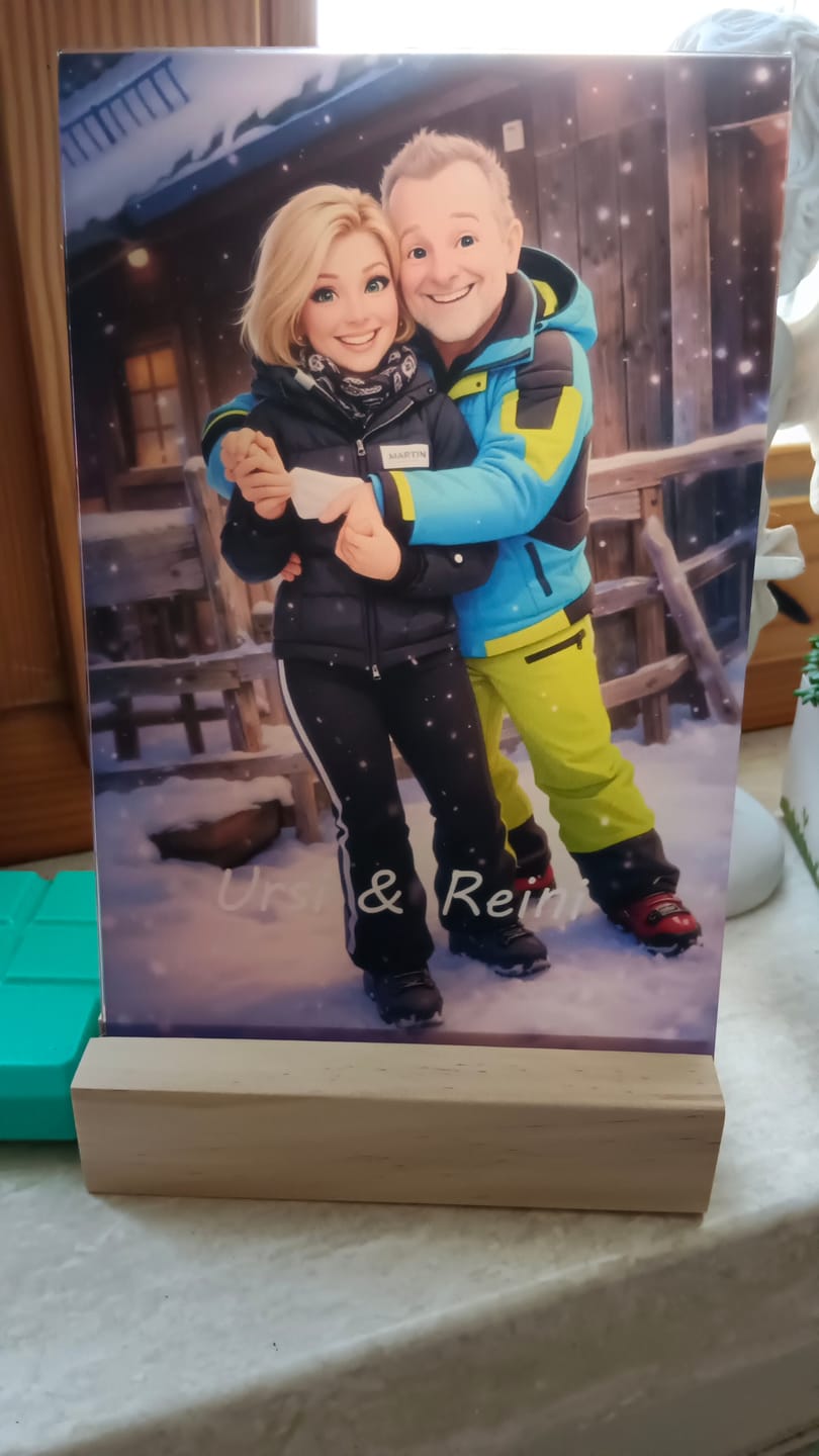 Customer photo review of Cartoon Love - Personalisierter Acrylaufsteller mit Cartoon-Effekt