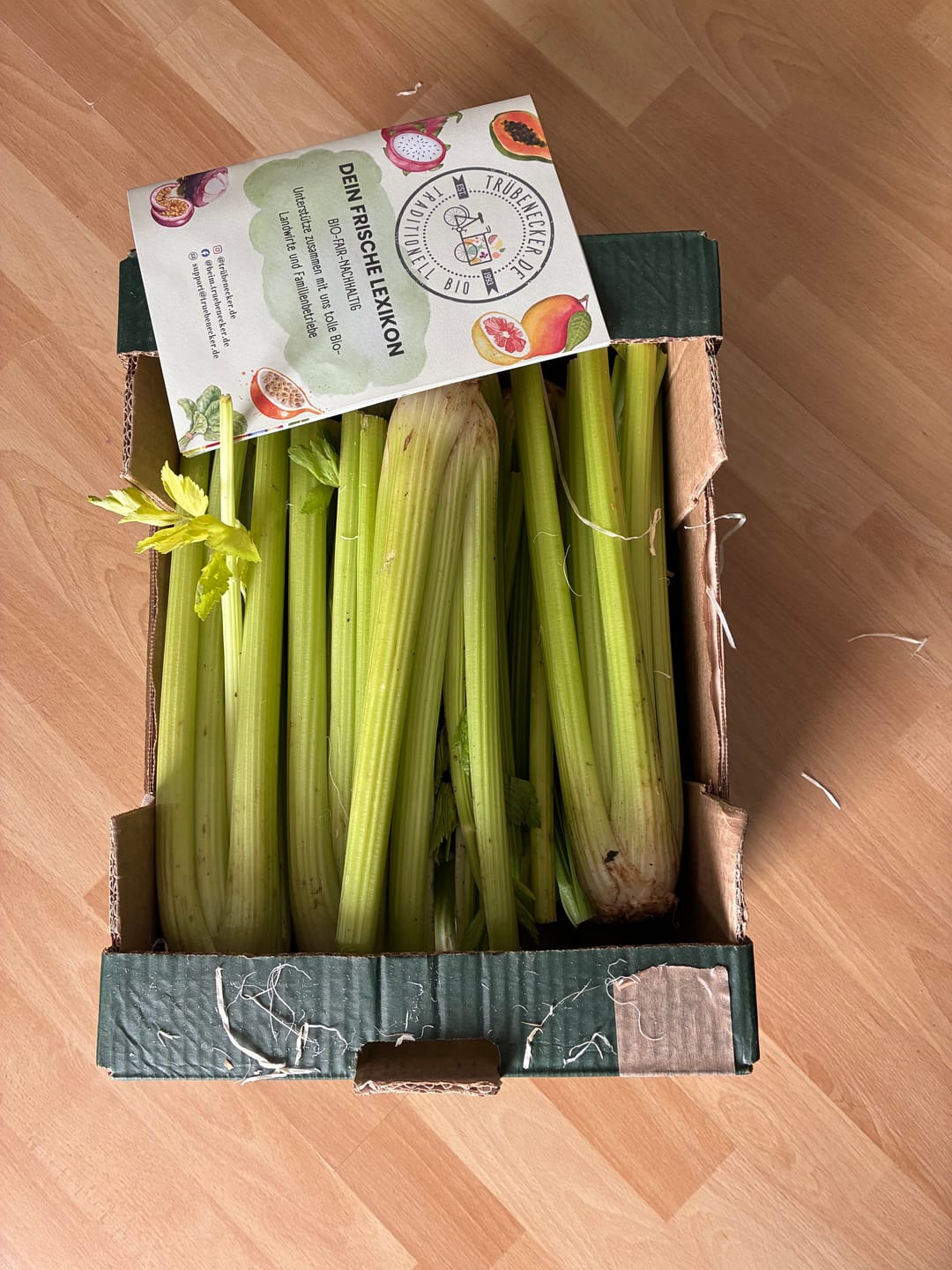 Customer photo review of Stangensellerie Bio Sparpreis-Box % 14 Stk.