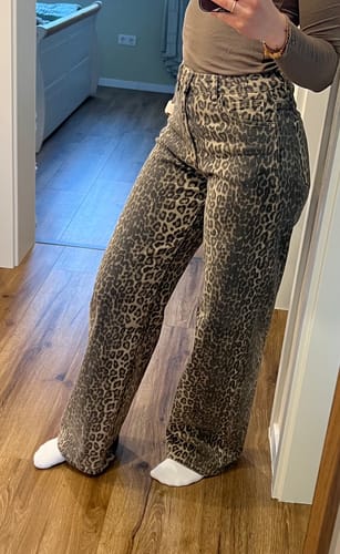 Customer photo review of Go Getter Straight-Leg Jeans - Leo