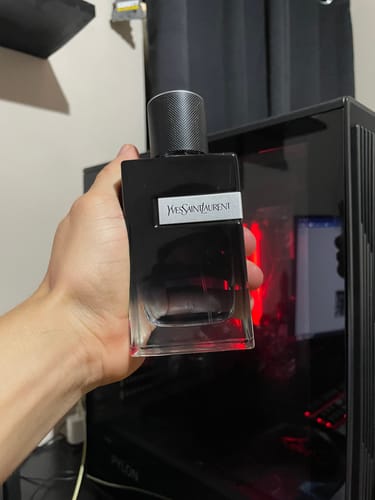 Reseña con foto de un cliente sobre Perfume YVES SAINT LAURENT Y EDP