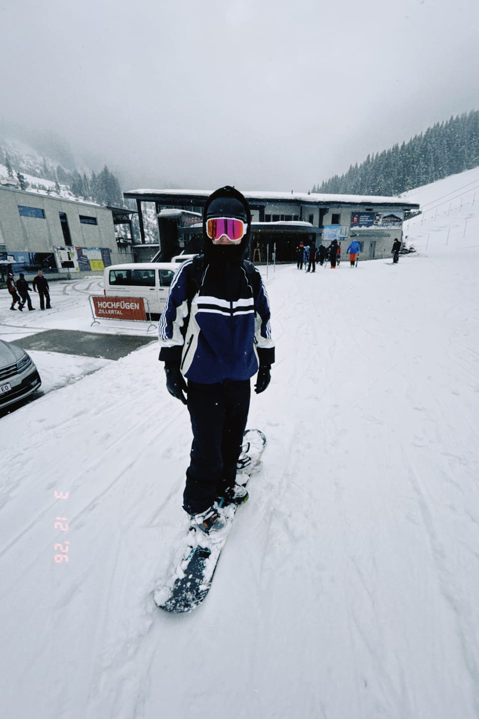 Customer photo review of Men's Navy Retro Sporty Stripes Trim Colorblock Snow Jacket