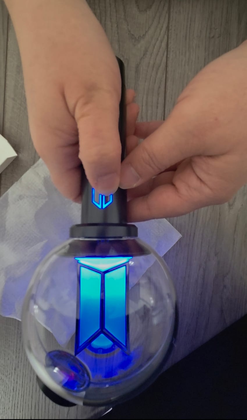 Customer photo review of [Same-Day Shipping] BTS OFFICIAL LIGHT STICK VER.4