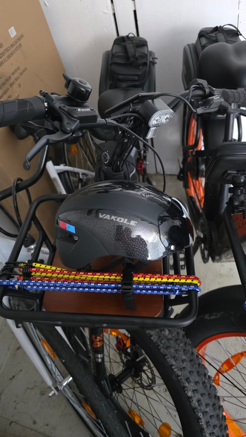Customer photo review of Vakole Integrally Molded Bicycle Helmet with Magnetic Goggles