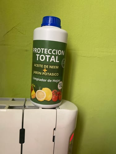 Customer photo review of FERTIBONO PROTECCIÓN TOTAL | Solución Multiusos Natural para Plantas | 1 L |  Jabón Potásico + Aceite de Neem | Ideal para Huertos y Jardines