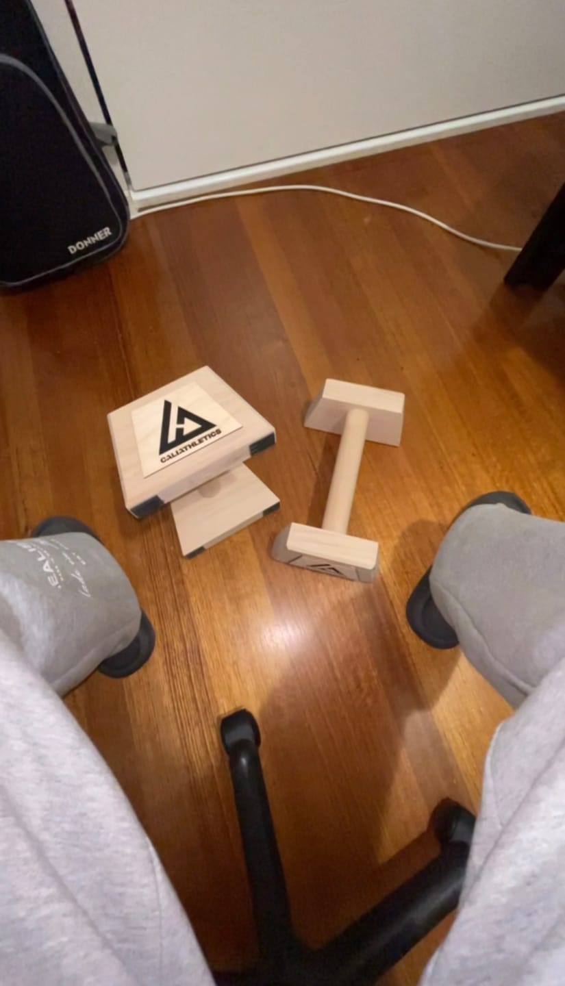 Customer photo review of Wooden Parallettes MEDIUM