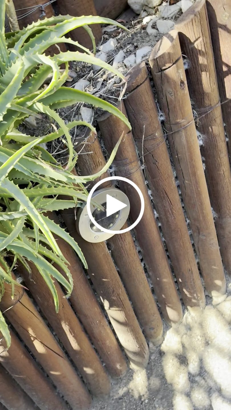 Customer video review of Set de 4 Estacas Acero Inoxidable Solar - Luz Cálida o Fría / IP65