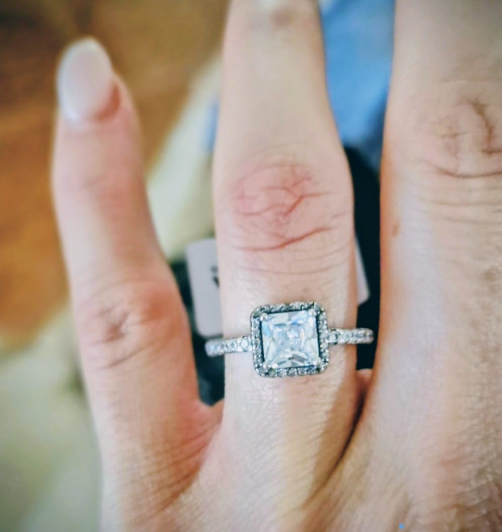 Customer photo review of ANILLO SQUARE CUADRADO HALO BRILLANTE PANDORA + KIT DE REGALO