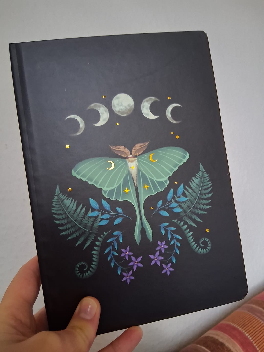 Customer photo review of Luna Motte A5 Notizbuch – Dark Forest Journal mit Goldfolie und Leseband