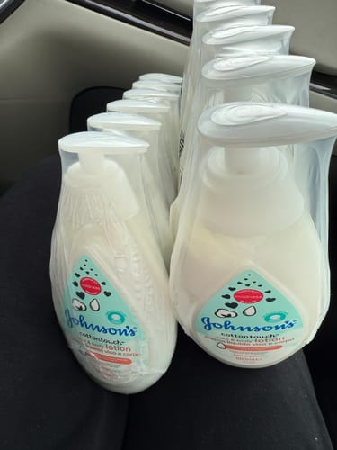 Customer photo review of Johnson's Baby CottonTouch Face & Body Lotion, 500ml (16.9 oz) (Pack of 12)