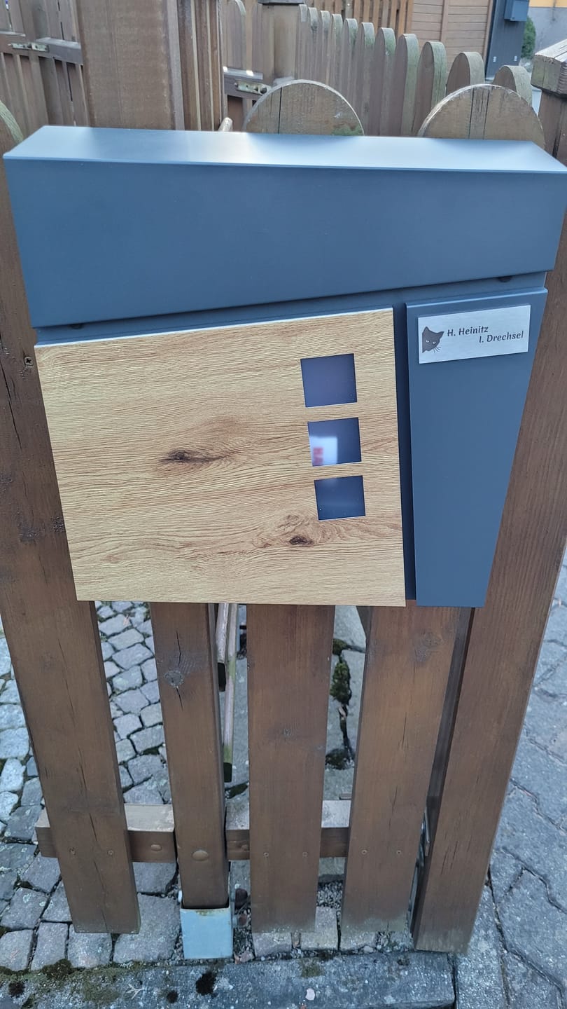 Customer photo review of V2A Edelstahlschild in verschiedenen Größen, individuell personalisierbar.