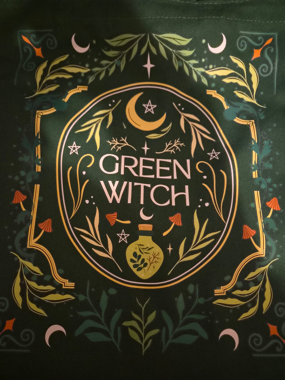 Customer photo review of Green Witch Tote Bag – Witchy Stofftasche für Alltag und Einkauf