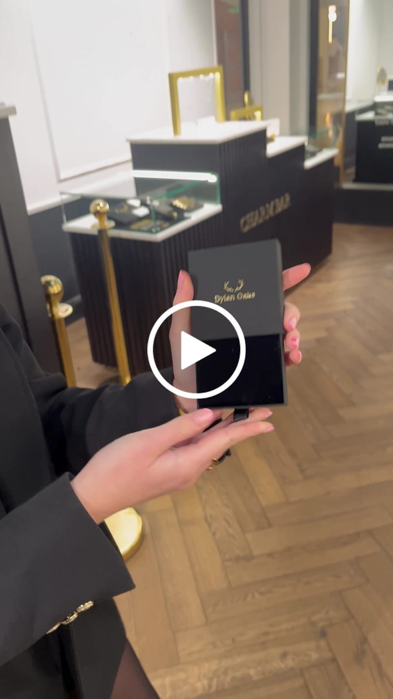 Customer video review of 3cm Letter Bar Necklace in Gold Horizontal