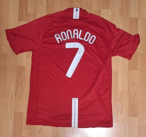 Customer photo review of Cristiano Ronaldo CR7 Manchester United Champions League Final Moscow 2008 Retro Red Football Shirt