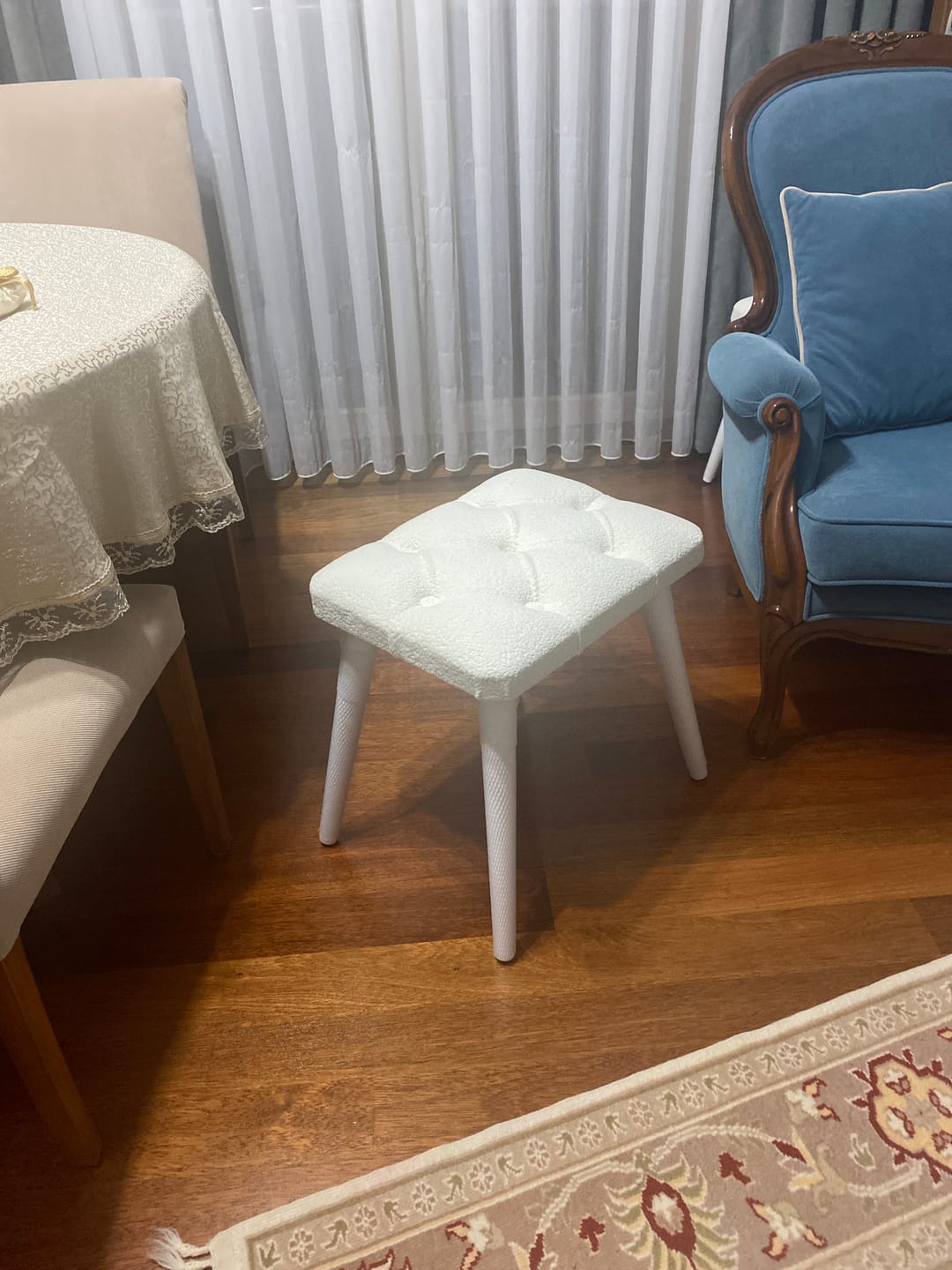 Customer photo review of Rani BM101 Puf Ahşap Ayaklı Tabure Beyaz