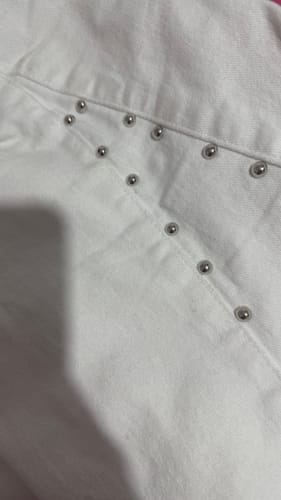 Customer photo review of Pantalón Corte Lateral Tachas White