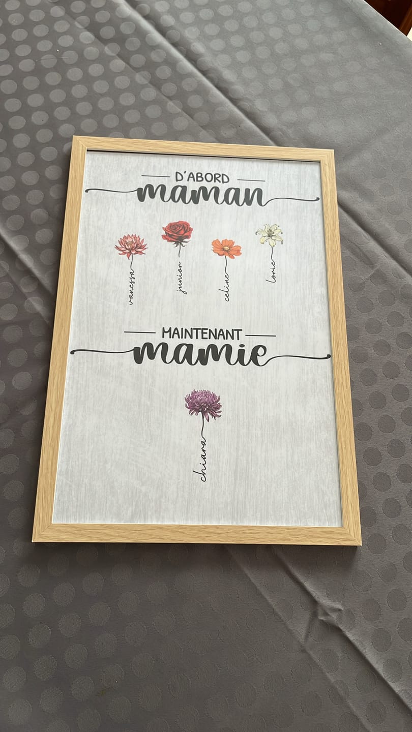 Customer photo review of D'abord maman, maintenant mamie - Poster personnalisé avec prénoms et fleurs