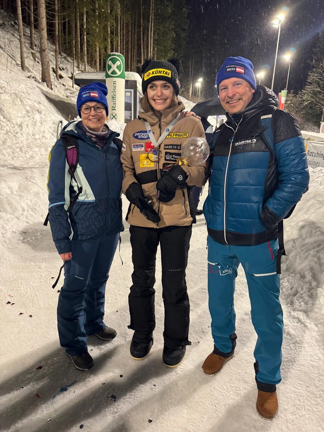 Customer photo review of Winterkappen mit eigenen Logo bedruckt