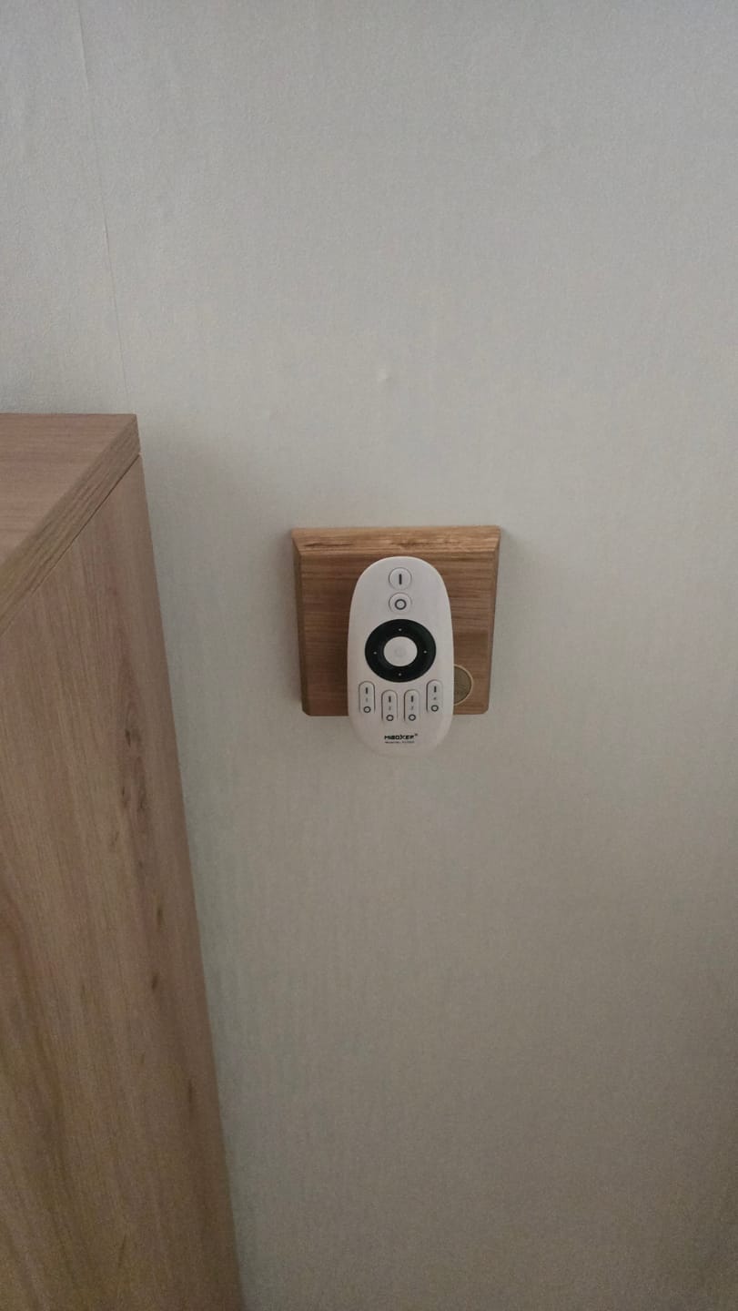 Customer photo review of Wandhalterung für Fernbedienungen - Freya, sorgenloser Organizer