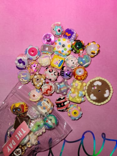 Customer photo review of Acrylic beads – Oil Relief Beads  for beadable pens, keychains, phone chains
