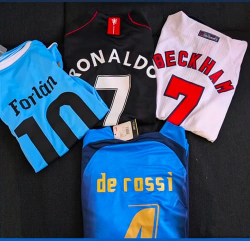 Customer photo review of Daniele De Rossi 4 - Italy 2006 World Cup Final Retro Jersey Maillot Trikot Maglia Soccer Shirt