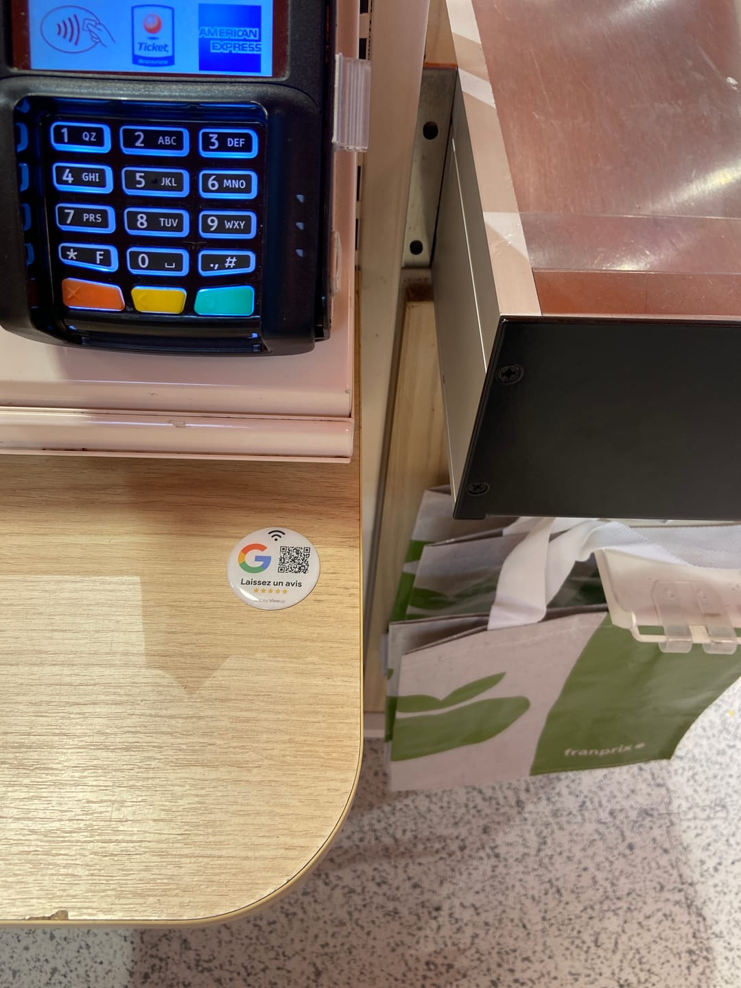 Customer photo review of Badges Avis Google autocollants NFC connectés - avis Google