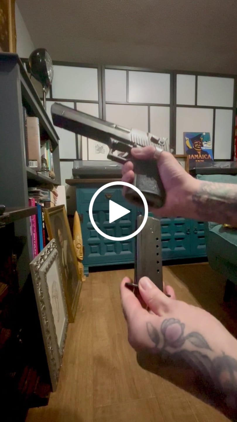 Customer video review of Call Of Duty - Desert Eagle (Black) - Deadpool, Tomb Raider, Supernatural