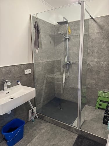 Customer photo review of SONNI Walk In Dusche Duschabtrennung Duschwand Nano Beschichtung Klarglas Mit 30cm schwenkbarer Seitenteil