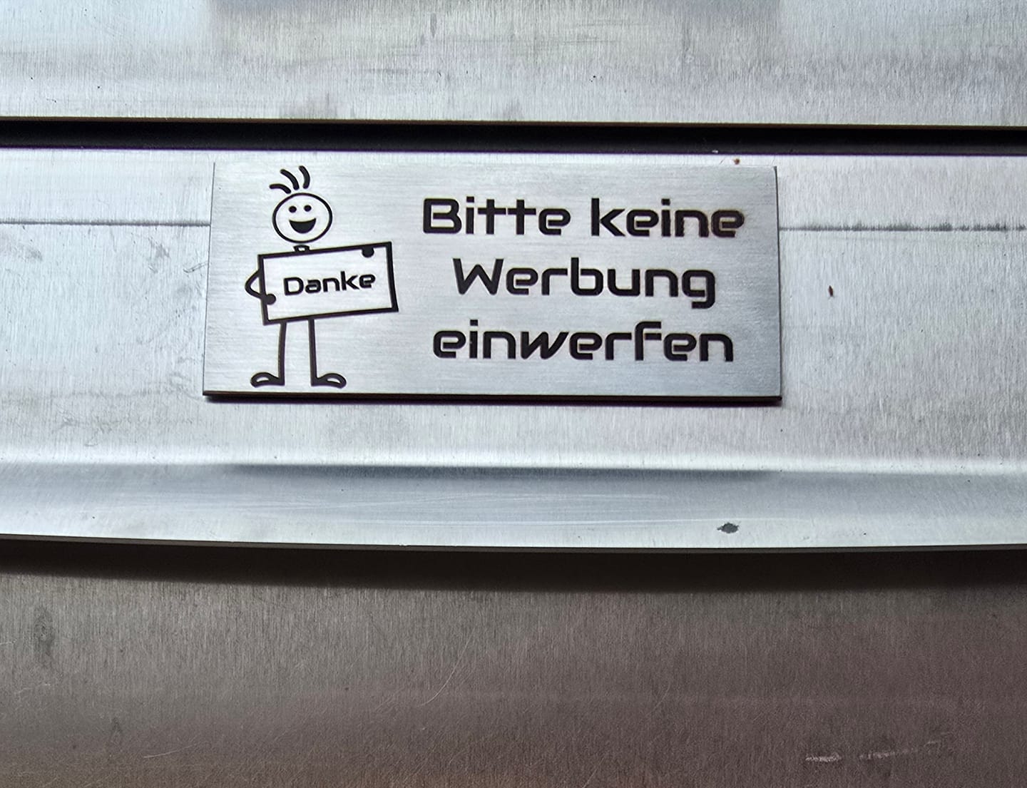 Customer photo review of Bitte keine Werbung einwerfen (Motiv Männchen) - Edelstahl (V2A) Schild. Verschiedene Größen und Farben