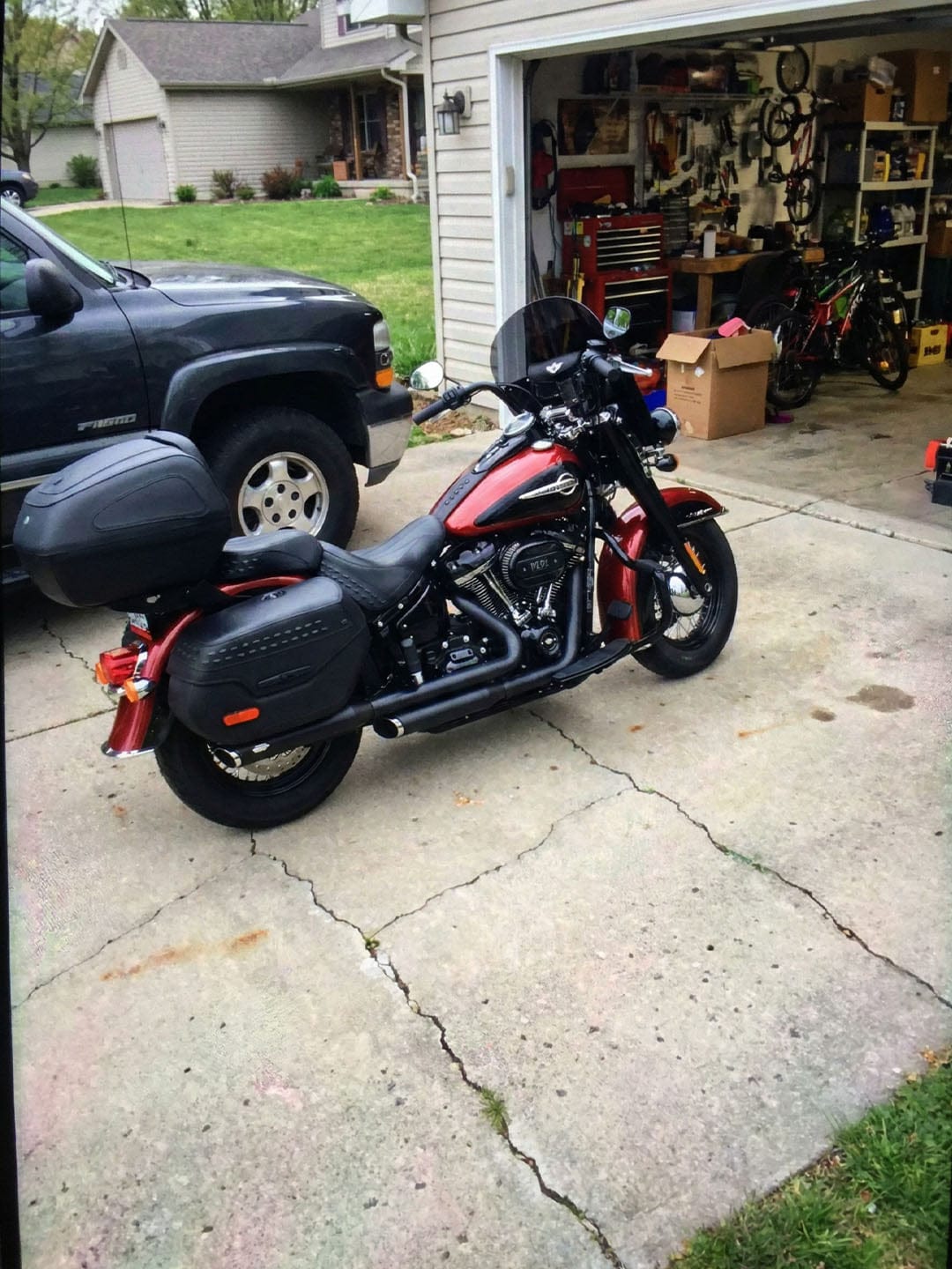 Customer photo review of 42L - Challenger XL Leather Wrapped Hard Motorcycle Trunk for Harley Davidson