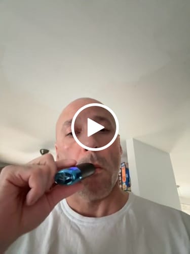 Customer video review of Blue Razz CBD Vape