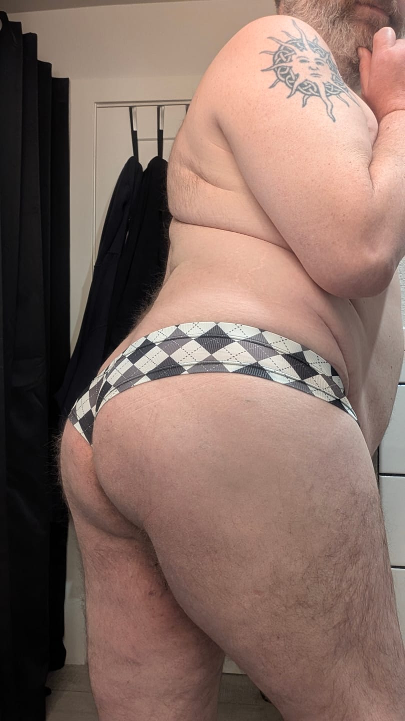 Customer photo review of Men’s Low-Rise U-Convex Print Thong
