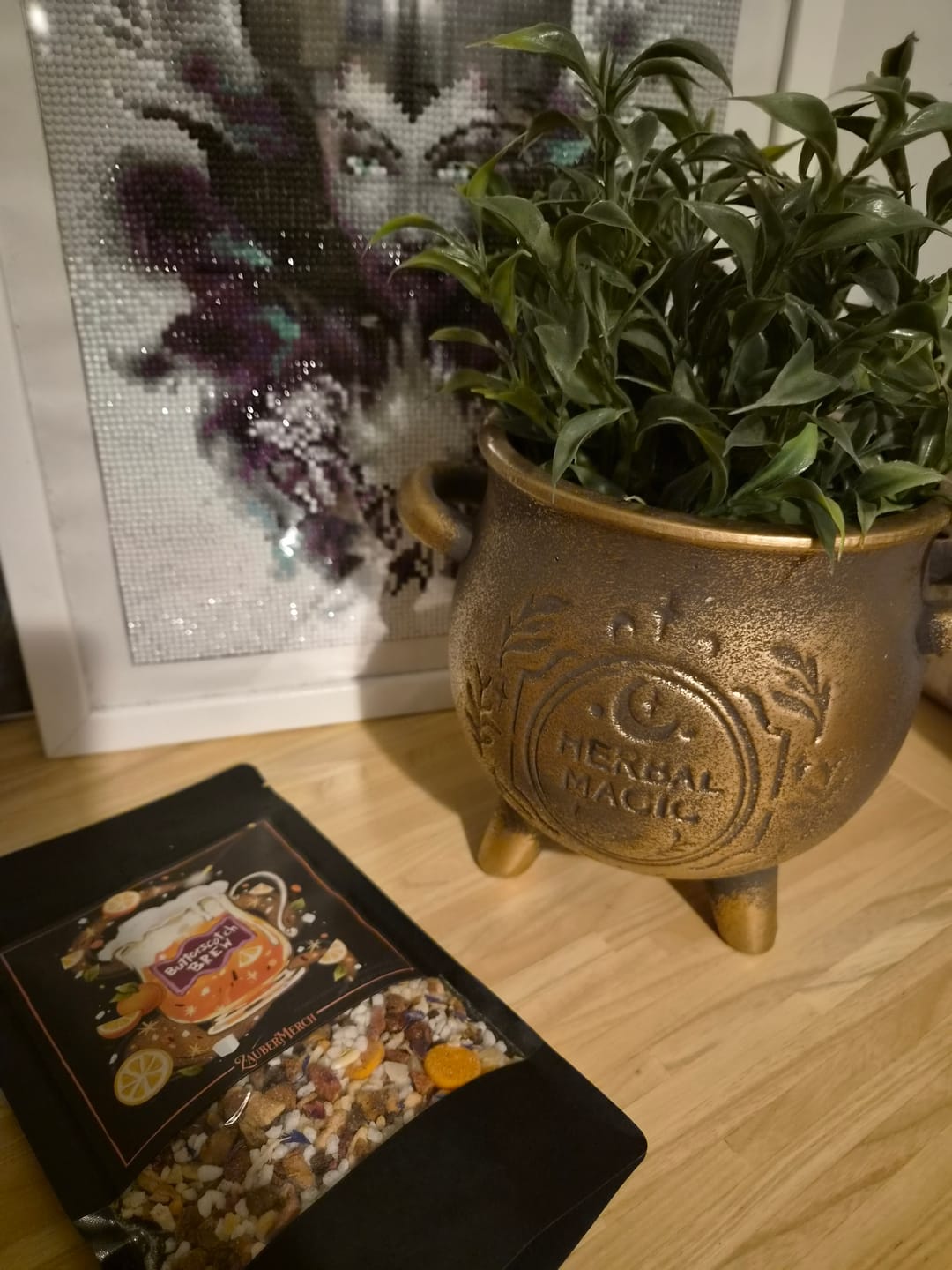 Customer photo review of Herbal Magic Kessel-Blumentopf – Terrakotta Pflanzenkessel in Bronzeoptik